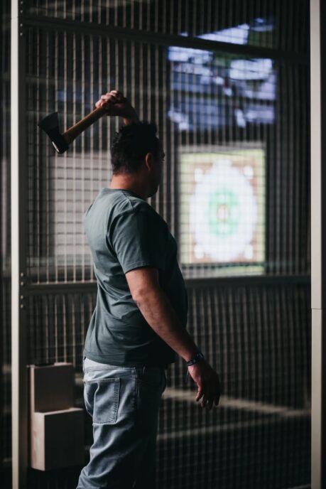 axe-throwing-antwerp-legendary-fun