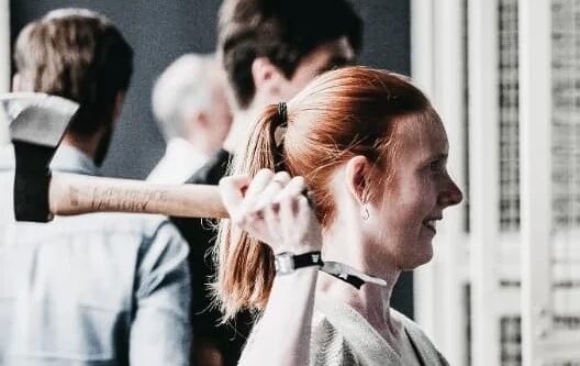 axe-throwing-antwerpen-experience-factory-legendary-fun 2