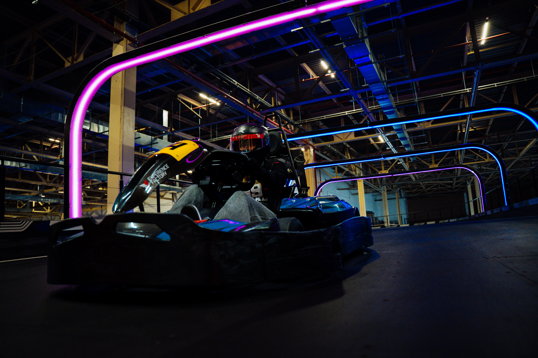 Go-karts on the neon-lit indoor track in Antwerp - Karts op de neonverlichte indoor kartbaan in Antwerpen
