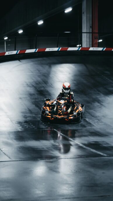 Go-kart racing on the track in Eupen - Kart en course sur la piste à Eupen - Kart im Rennen auf der Bahn in Eupen