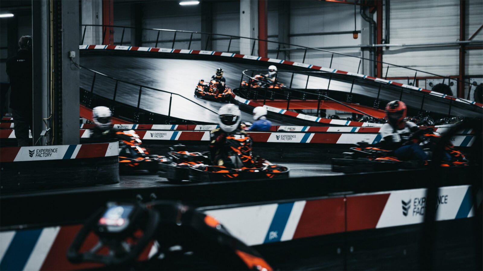 Go-kart on the indoor track in Eupen - Kart sur la piste indoor à Eupen - Kart auf der Indoor-Kartbahn in Eupen